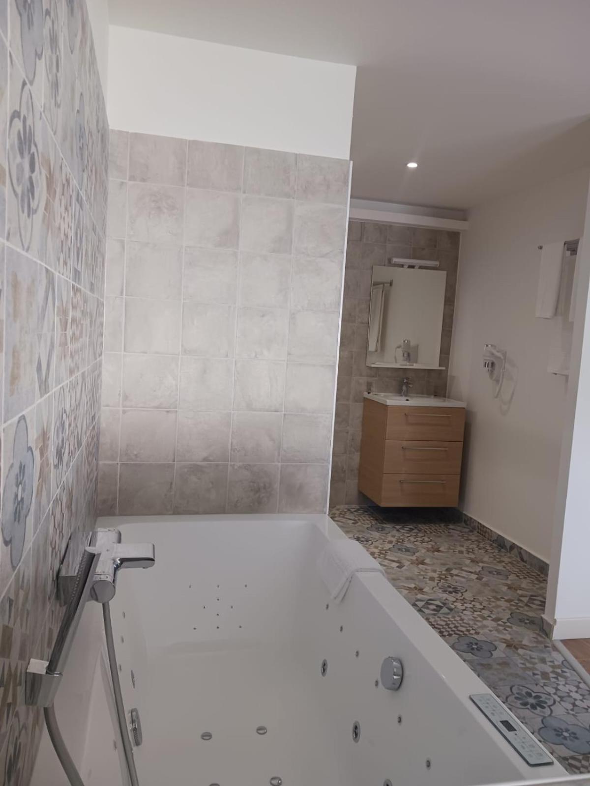 Hotel Cotinga Villars-les-Dombes Esterno foto